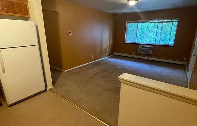 1 bed, 1 bath, $850, Unit 4