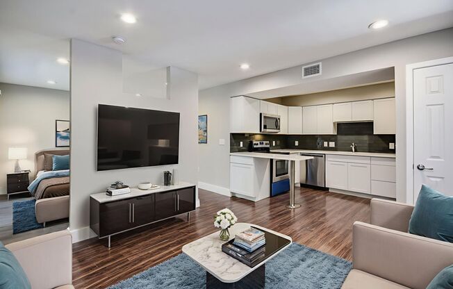 Available: remodeled 1 bed / 1 bath with luxury amenities