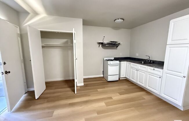 1138 S MARIPOSA AVE