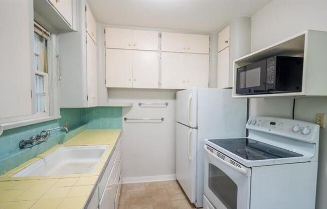 2 beds, 1 bath, $1,995