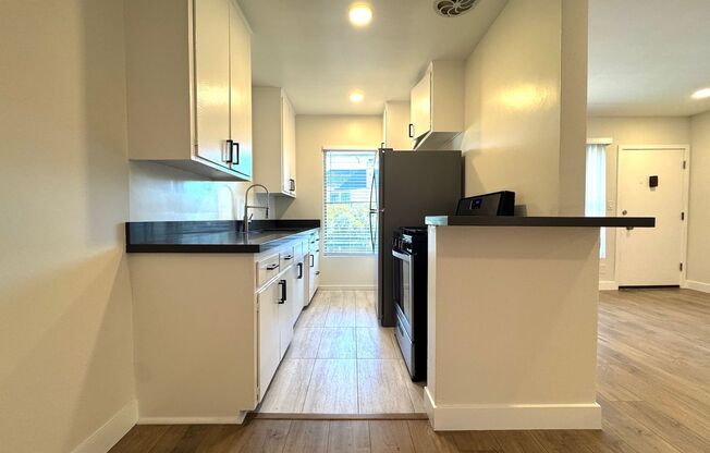 Spacious 1 Bedroom in West Hollywood!