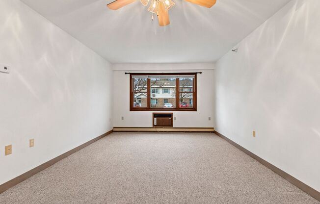 2 beds, 1 bath, 900 sqft, $995, Unit 2840-110