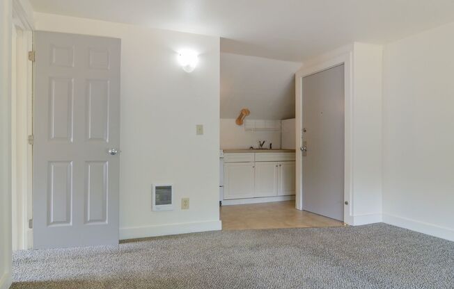 1 bed, 1 bath, $1,095, Unit 1591 High Street - 5