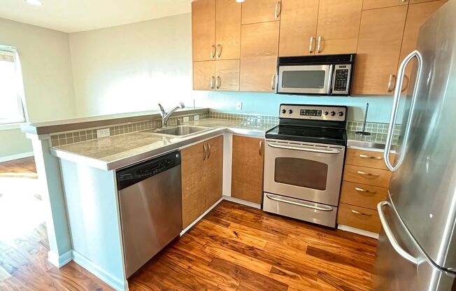 2 beds, 1 bath, $3,250