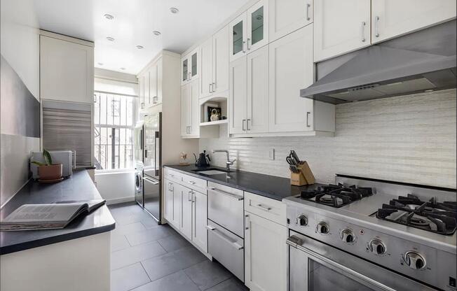 186 E 75 ST