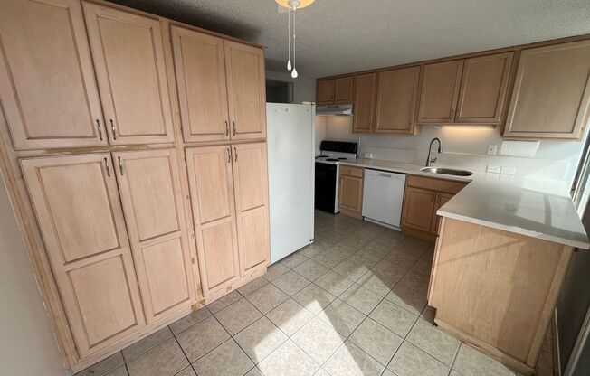 2 beds, 2 baths, $2,600, Unit # 3W