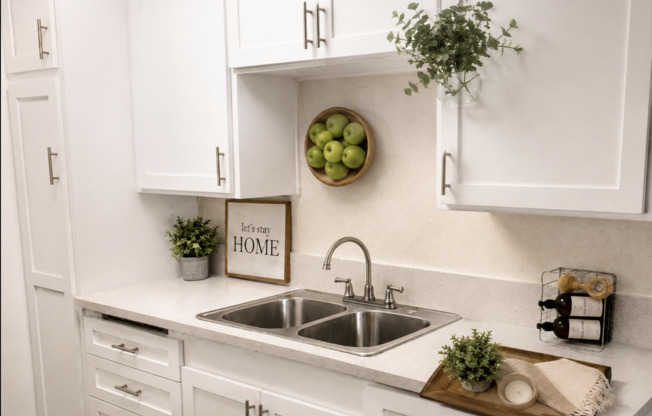 Spacious Floorplans. Refreshing Pool. Sherman Oaks Living