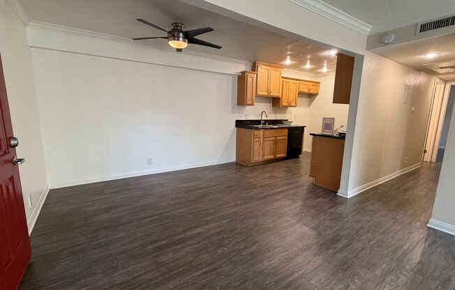 2 beds, 1 bath, 900 sqft, $2,795, Unit 411