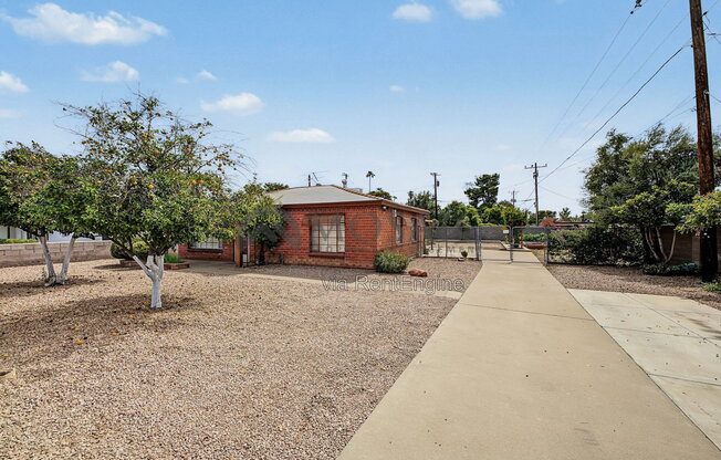 3 beds, 2 baths, 1,553 sqft, $2,300