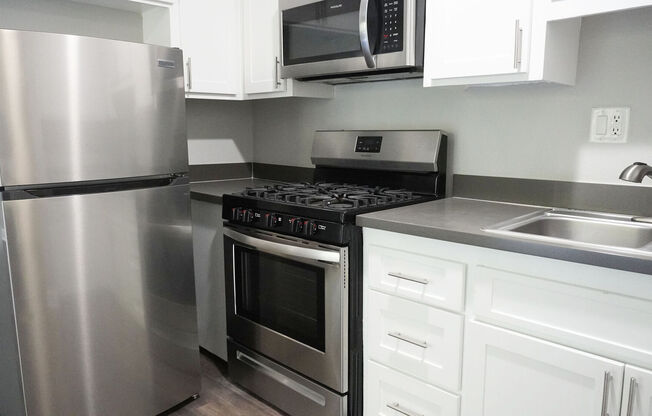 2 beds, 1 bath, 900 sqft, $3,832