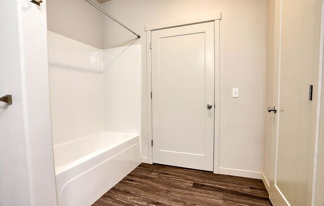 2 beds, 1 bath, 1,013 sqft, $1,715, Unit 406