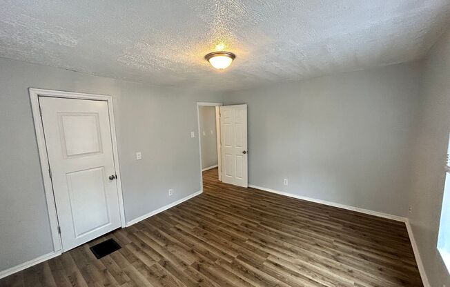 2 beds, 1 bath, $1,595