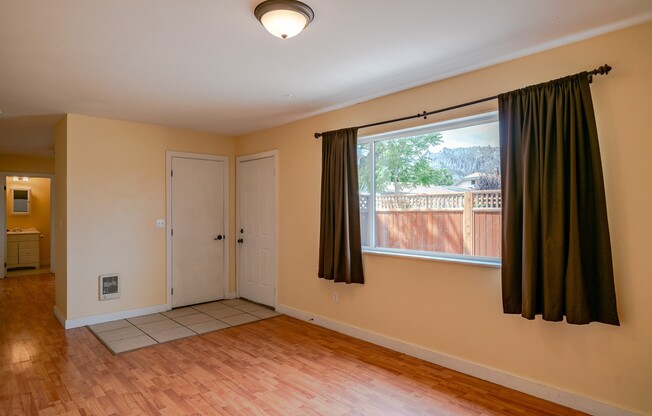 2 beds, 1 bath, $1,595