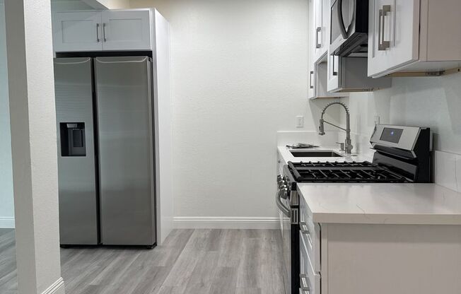 2 beds, 1 bath, 850 sqft, $2,325, Unit 9155-10