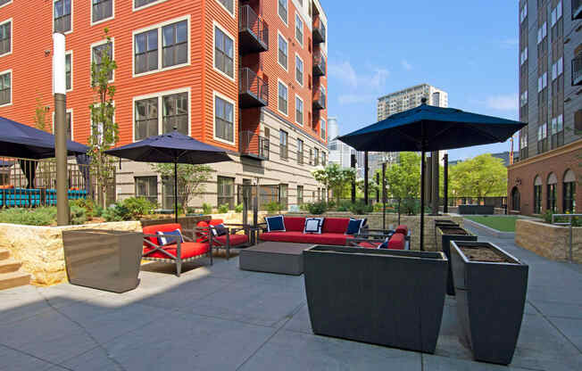 Gatsby Outdoor Lounge, apartments for rent in MN, Weidner Foundation