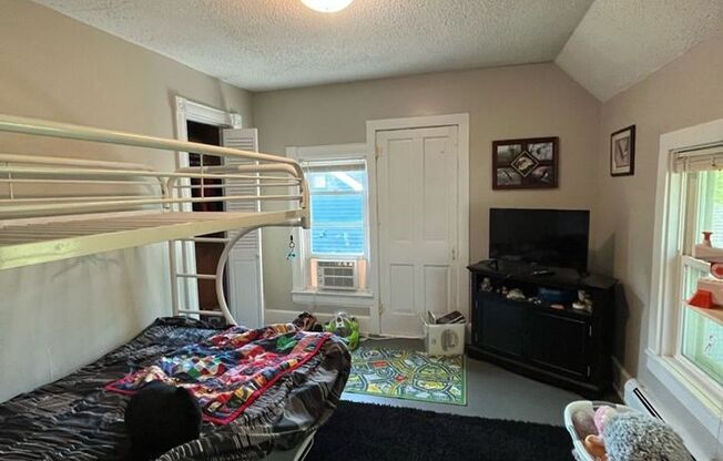 2 beds, 1 bath, $950