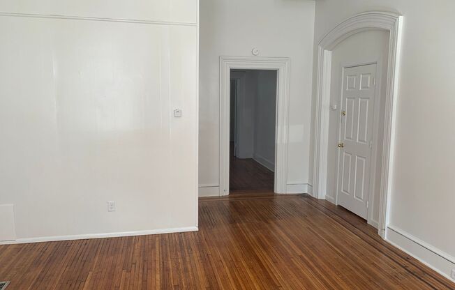 1 bed, 1 bath, $895, Unit Apt 1