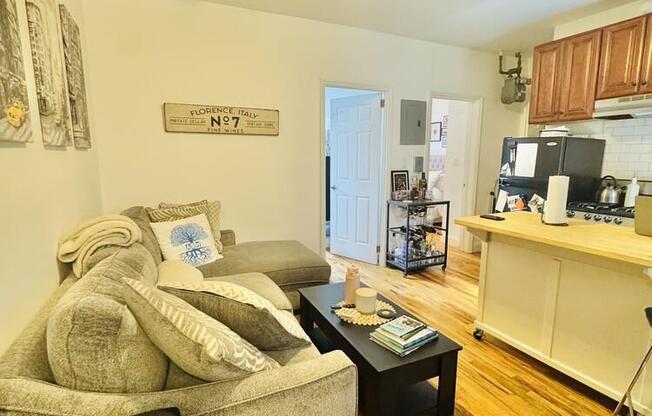 338 E 65 ST