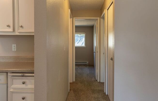 2 beds, 1 bath, 735 sqft, $1,645, Unit 05