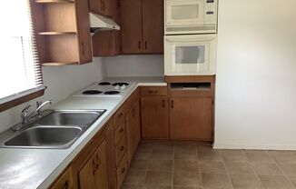 2 beds, 1 bath, 816 sqft, $650