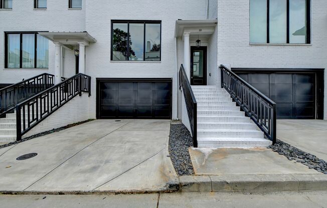 Perfectly Located, Luxury Townhome, 3 Bedroom/3.5 Bath! Heart of Buckhead!