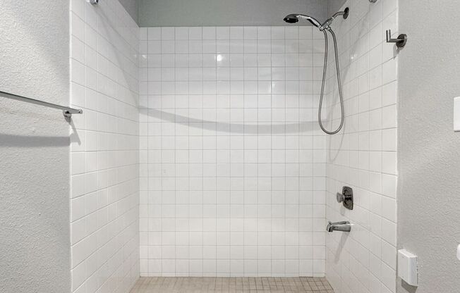 1 bed, 1 bath, 636 sqft, $1,595, Unit 427