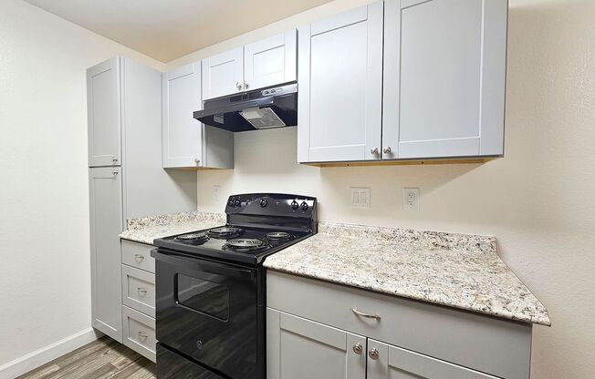 2 beds, 1 bath, 925 sqft, $2,245, Unit 017