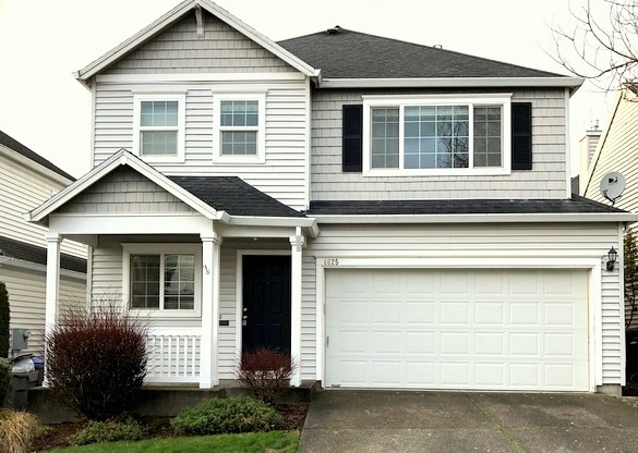 Beaverton 3 bd, 2.5ba. Kitchen w/white tile. LR w/gas fireplace. Fenced Yard