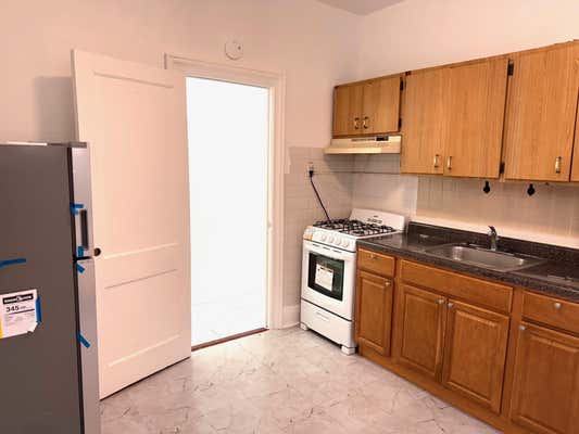 81 10 37 AVE