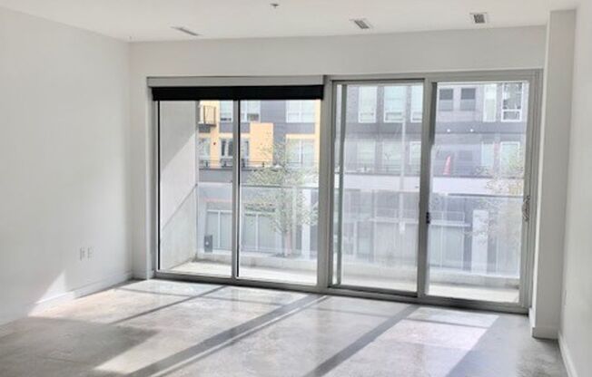 1 bed, 1 bath, 726 sqft, $1,460, Unit 210