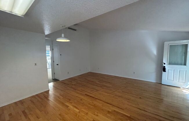 Well maintained Overlook neighborhood tri-plex!