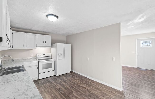 2 beds, 1 bath, $1,295