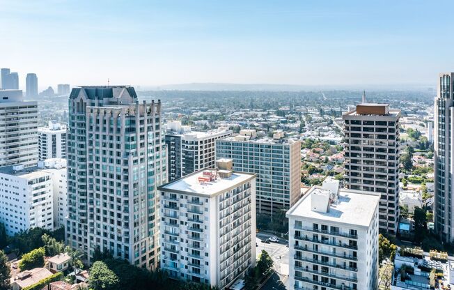 1 bed, 2 baths, $2,695