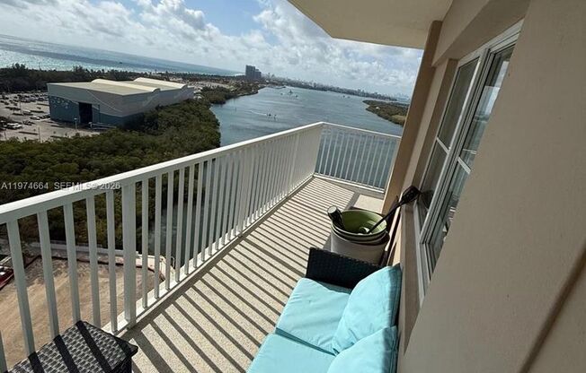 3 beds, 2.5 baths, $4,800, Unit APARTMENT 2106