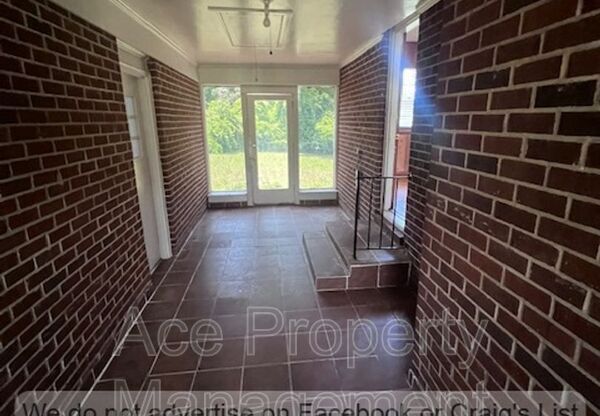 255 GREENBRIAR DR