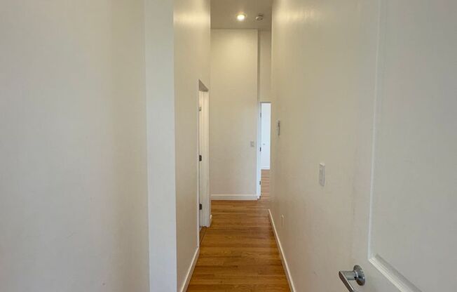 2 beds, 1 bath, 9,999 sqft, $2,250, Unit 64-403