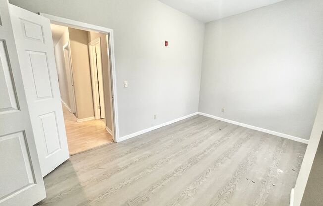3 beds, 1 bath, $1,500, Unit 1726-02