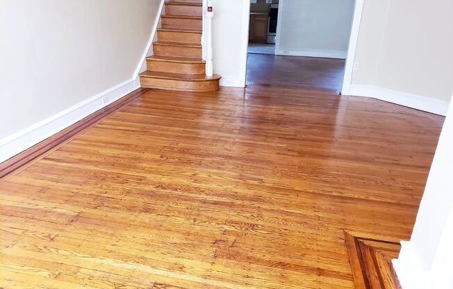Gorgeous 3-Bed Townhome in Olney! Available NOW!