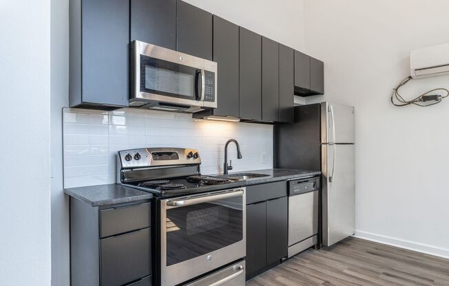 2 beds, 2 baths, 824 sqft, $1,745, Unit 19