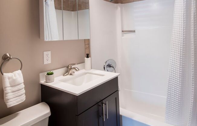 1 bed, 1 bath, 590 sqft, $2,170