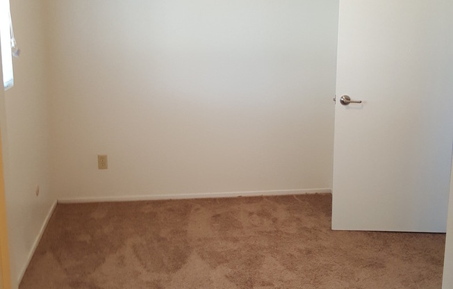 2 beds, 1 bath, 969 sqft, $1,565, Unit 121