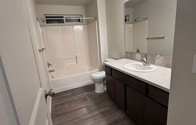 2 beds, 1 bath, 953 sqft, $1,450, Unit Unit # 31