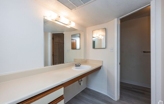 Studio, 1 bath, 520 sqft, $1,075, Unit 021