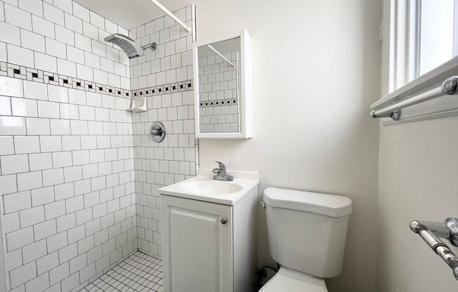Studio, 1 bath, 250 sqft, $1,295, Unit 31