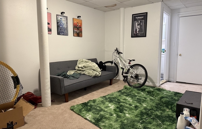 2 beds, 1 bath, $3,050, Unit B6