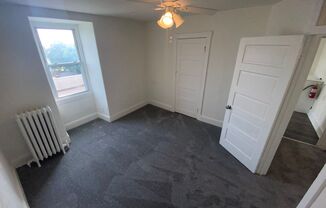 2 beds, 1 bath, $1,400, Unit Unit 4