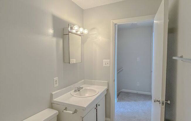 2 beds, 1.5 baths, 850 sqft, $1,195, Unit 16C