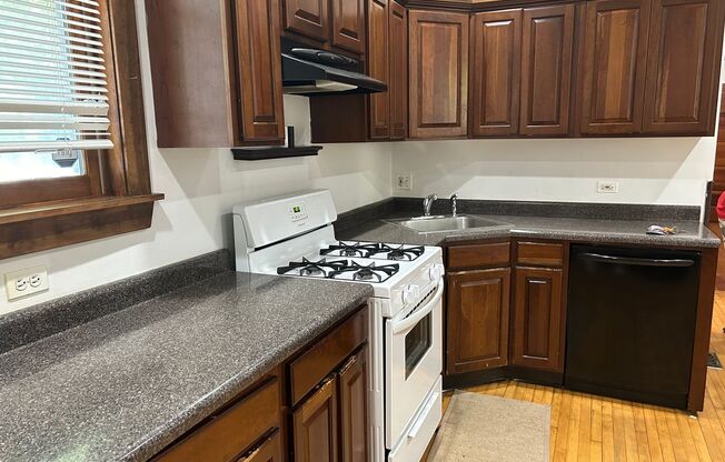 2 beds, 1 bath, $1,750