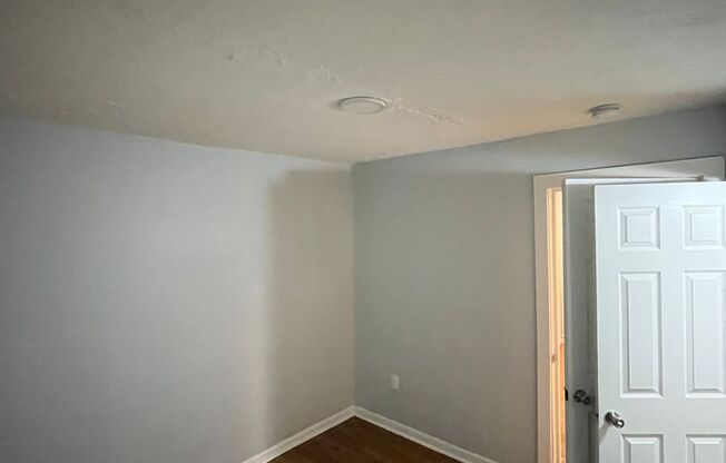 2 beds, 1 bath, $1,300, Unit 1