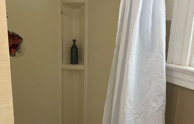 3 beds, 2 baths, $2,700, Unit #02